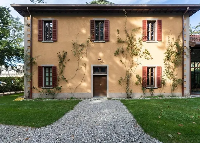 Lejlighed Bilocale Nel Parco Di Erba Cernobbio